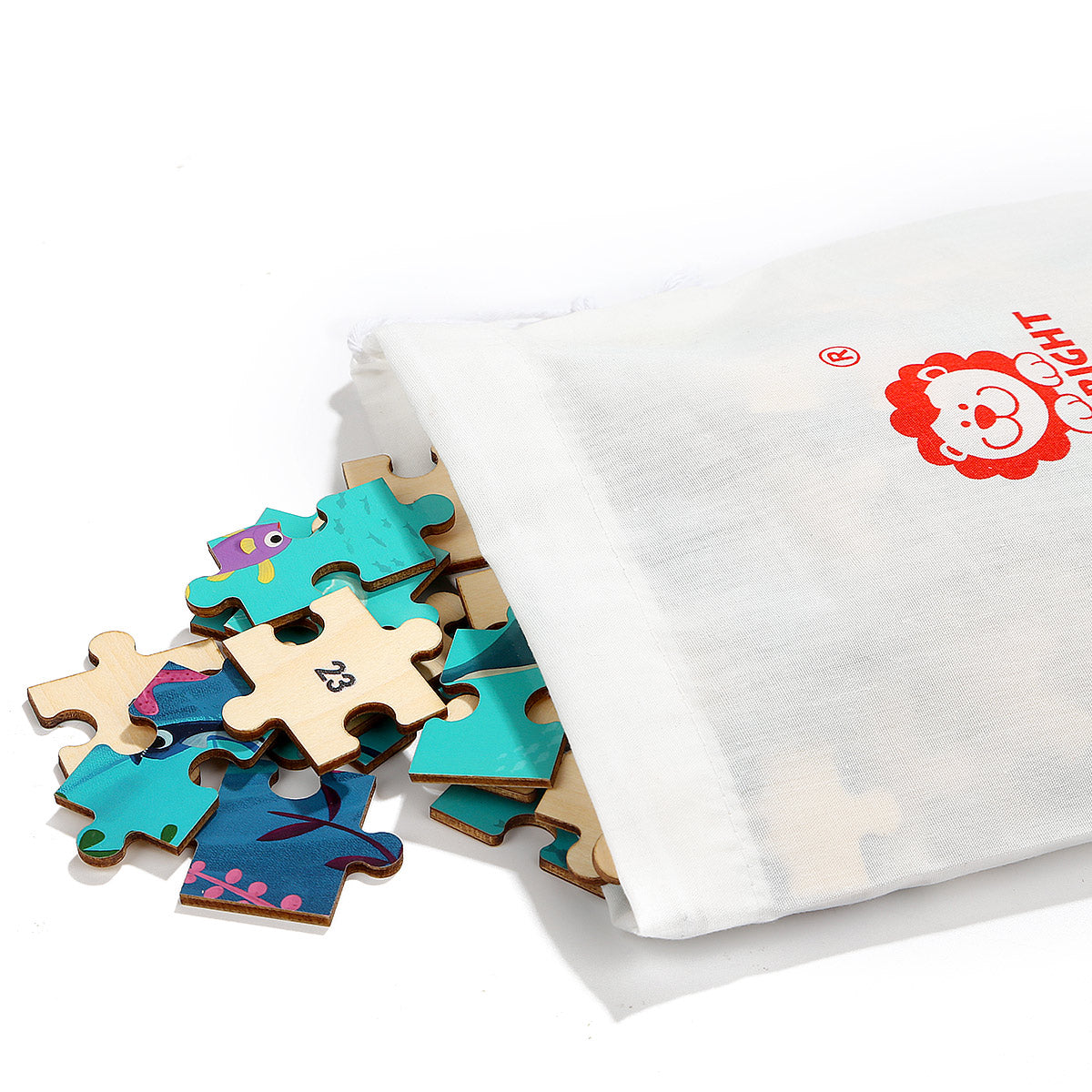 After playing, the wooden puzzle pieces are safely stored in our transport bag to make sure nothing gets lost.