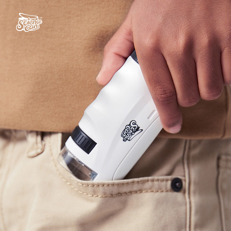 Thanks to its compact size, the microscope is also a perfect companion for on the go.